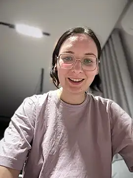 The Snowwhitee online show from April 2026 07:49:01 PM