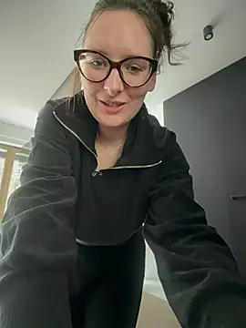 The Snowwhitee online show from May 2026 10:55:01 AM
