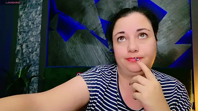 Snapshot of AleshaArabian chatting on January 2025 06:25:01 PM AleshaArabian online show from January 2025 06:25:01 PM