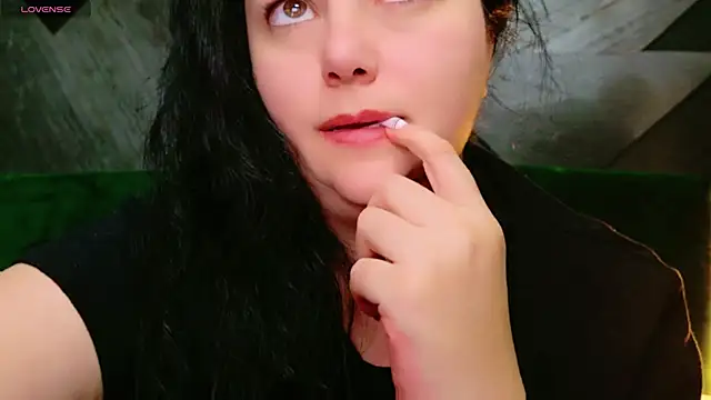 Snapshot of AleshaArabian chatting on February 2025 07:42:01 PM AleshaArabian online show from February 2025 07:42:01 PM