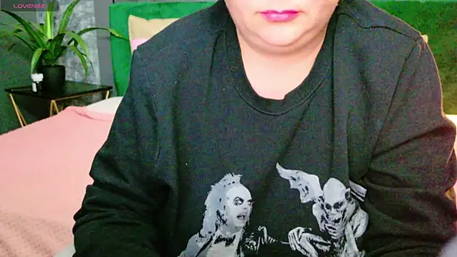 Snapshot of AleshaArabian chatting on February 2025 08:10:02 PM AleshaArabian online show from February 2025 08:10:02 PM