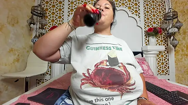 Snapshot of AleshaArabian chatting on September 2025 02:55:02 AM AleshaArabian online show from September 2025 02:55:02 AM