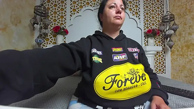 Snapshot of AleshaArabian chatting on October 2025 03:04:02 AM AleshaArabian online show from October 2025 03:04:02 AM