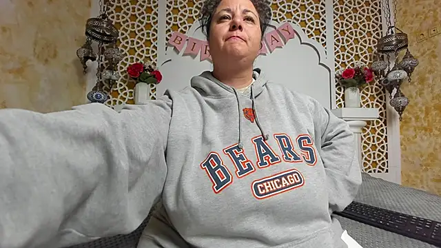 Snapshot of AleshaArabian chatting on October 2025 03:28:02 AM AleshaArabian online show from October 2025 03:28:02 AM