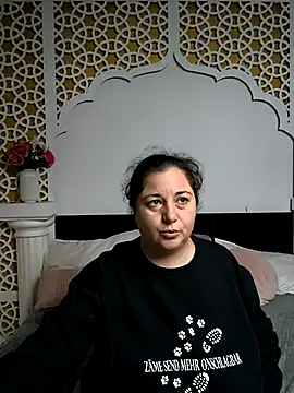 Snapshot of AleshaArabian chatting on October 2025 05:11:02 AM AleshaArabian online show from October 2025 05:11:02 AM