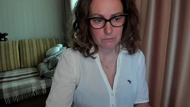 lauraoven online show from May 2026 08:10:02 AM