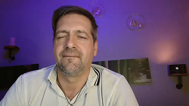 Snapshot of matrikes1 chatting on December 2024 08:23:02 PM matrikes1 online show from December 2024 08:23:02 PM