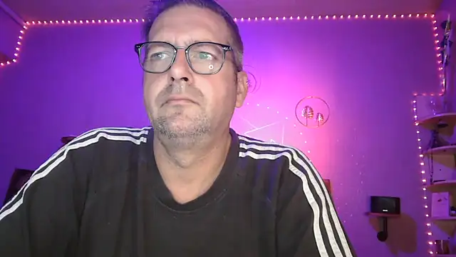 Snapshot of matrikes1 chatting on November 2025 07:25:01 PM matrikes1 online show from November 2025 07:25:01 PM