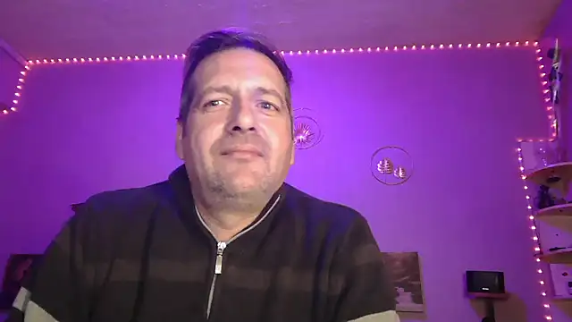 Snapshot of matrikes1 chatting on December 2025 05:54:01 PM matrikes1 online show from December 2025 05:54:01 PM