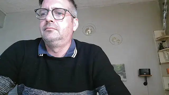Snapshot of matrikes1 chatting on May 2026 03:18:01 PM matrikes1 online show from May 2026 03:18:01 PM
