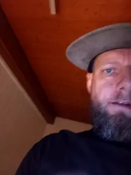 Snapshot of Kw8585kw chatting on November 2025 08:33:02 PM Kw8585kw online show from November 2025 08:33:02 PM