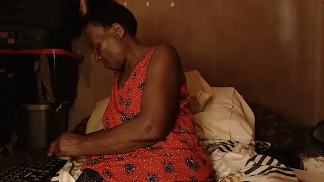 Snapshot of NaughtyGranny chatting on February 2025 12:33:01 PM NaughtyGranny online show from February 2025 12:33:01 PM