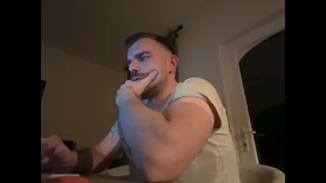 Snapshot of mrbigballs chatting on January 2026 09:29:01 PM mrbigballs online show from January 2026 09:29:01 PM