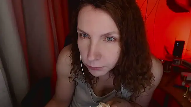 Snapshot of JohansonKatie chatting on January 2025 01:01:01 PM JohansonKatie online show from January 2025 01:01:01 PM