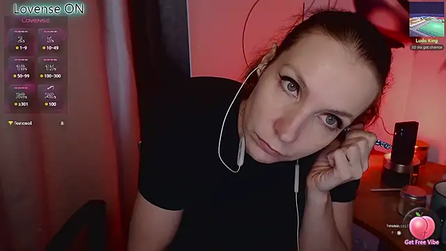 Snapshot of JohansonKatie chatting on February 2025 02:31:02 PM JohansonKatie online show from February 2025 02:31:02 PM