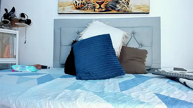 Idaly Johnson online show from January 2025 07:43:01 PM