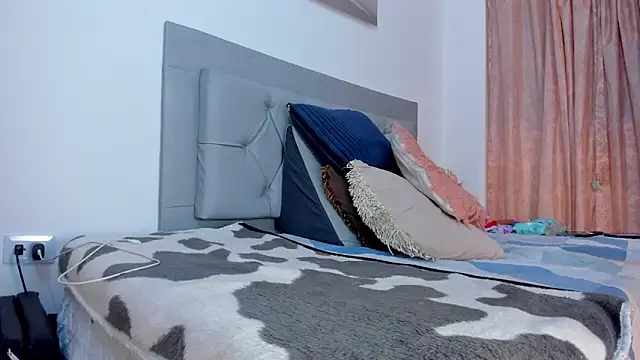 Idaly Johnson online show from September 2025 03:29:01 AM