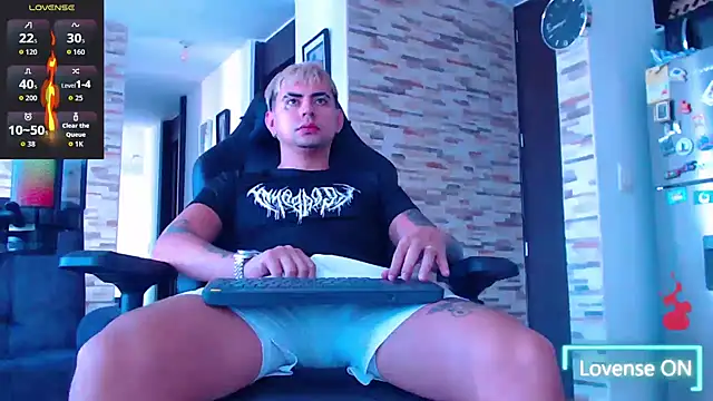 Snapshot of Lobito_xxxl chatting on June 2026 08:18:01 PM Lobito xxxl online show from June 2026 08:18:01 PM