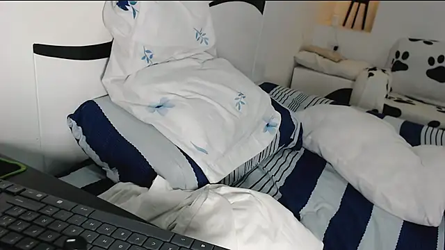 Snapshot of yina-rosse chatting on October 2025 08:42:02 PM yina-rosse online show from October 2025 08:42:02 PM