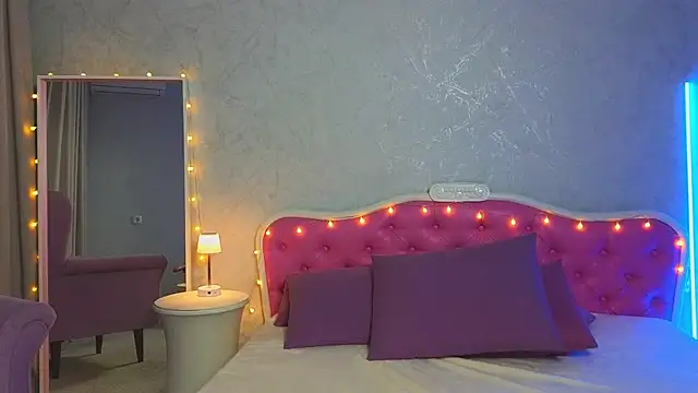 Snapshot of Ariana_Petite chatting on December 2024 12:23:01 AM Ariana Petite online show from December 2024 12:23:01 AM