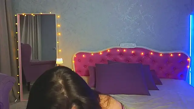 Snapshot of Ariana_Petite chatting on January 2025 11:05:01 PM Ariana Petite online show from January 2025 11:05:01 PM