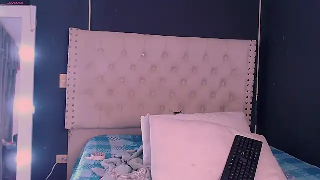 valen thompson online show from December 2024 01:26:01 AM