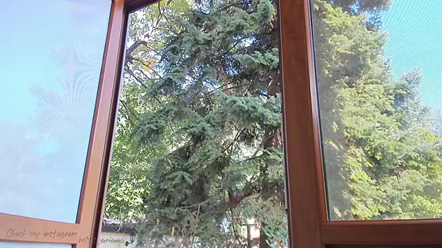 Snapshot of Miss_Ariana_ chatting on September 2025 07:18:02 AM Miss Ariana online show from September 2025 07:18:02 AM