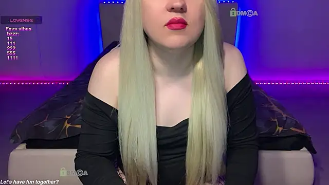 Snapshot of camsmiley chatting on April 2026 06:00:02 AM camsmiley online show from April 2026 06:00:02 AM
