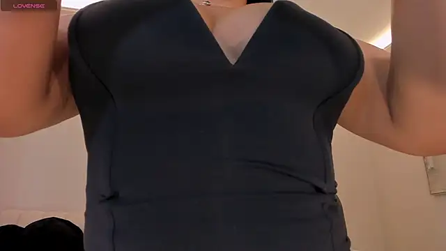 MiaRoberts1 online show from July 2026 01:06:02 PM