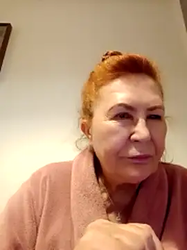 Hottie-Mom online show from April 2026 06:25:01 PM