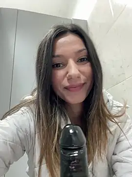 Snapshot of _MiaQueen_ chatting on March 2025 10:32:02 PM MiaQueen online show from March 2025 10:32:02 PM