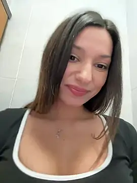 Snapshot of _MiaQueen_ chatting on March 2025 12:15:01 AM MiaQueen online show from March 2025 12:15:01 AM