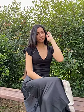 Snapshot of _MiaQueen_ chatting on May 2026 03:19:02 PM MiaQueen online show from May 2026 03:19:02 PM