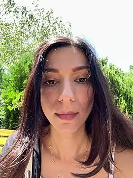 Snapshot of _MiaQueen_ chatting on June 2026 11:25:02 AM MiaQueen online show from June 2026 11:25:02 AM