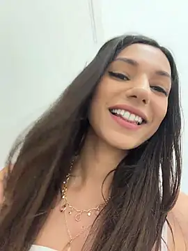 Snapshot of _MiaQueen_ chatting on July 2026 09:43:01 PM MiaQueen online show from July 2026 09:43:01 PM