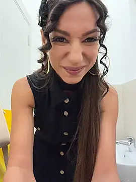 Snapshot of _MiaQueen_ chatting on July 2026 08:41:02 PM MiaQueen online show from July 2026 08:41:02 PM