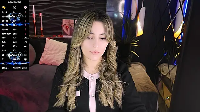 Snapshot of KylieMellow chatting on March 2026 05:44:01 AM KylieMellow online show from March 2026 05:44:01 AM