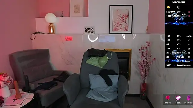 Snapshot of KylieMellow chatting on March 2026 01:44:01 PM KylieMellow online show from March 2026 01:44:01 PM