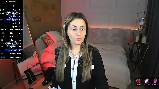 Snapshot of KylieMellow chatting on April 2026 05:18:02 AM KylieMellow online show from April 2026 05:18:02 AM