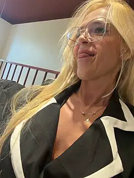Reyna63 online show from May 2026 06:13:01 PM