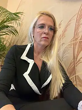 Reyna63 online show from July 2026 07:45:01 PM