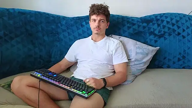 Snapshot of Remy_Miles chatting on September 2025 07:08:01 AM Remy Miles online show from September 2025 07:08:01 AM