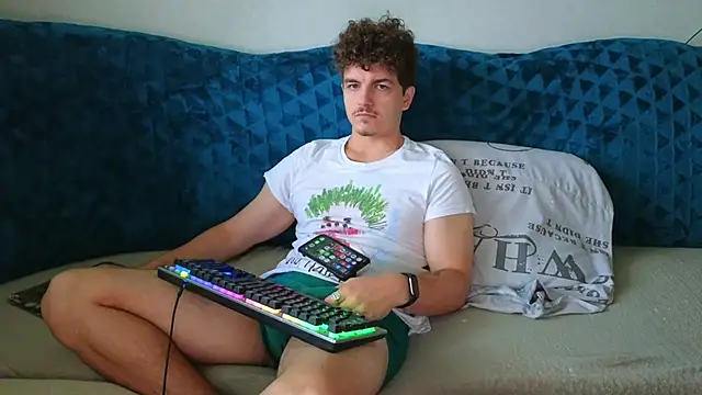 Snapshot of Remy_Miles chatting on September 2025 07:10:02 AM Remy Miles online show from September 2025 07:10:02 AM