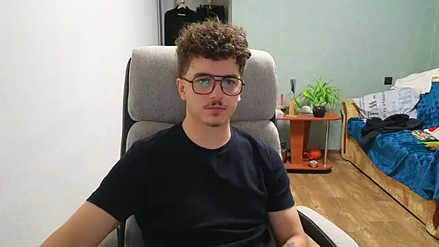 Snapshot of Remy_Miles chatting on November 2025 02:05:02 PM Remy Miles online show from November 2025 02:05:02 PM