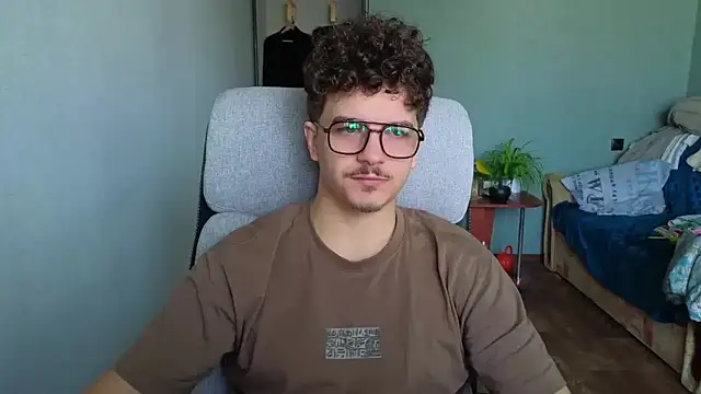 Snapshot of Remy_Miles chatting on November 2025 08:00:02 AM Remy Miles online show from November 2025 08:00:02 AM