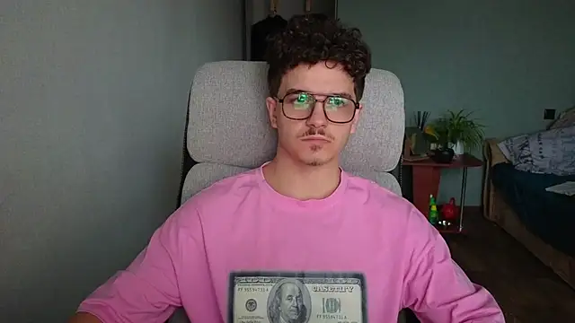 Snapshot of Remy_Miles chatting on November 2025 12:44:02 PM Remy Miles online show from November 2025 12:44:02 PM