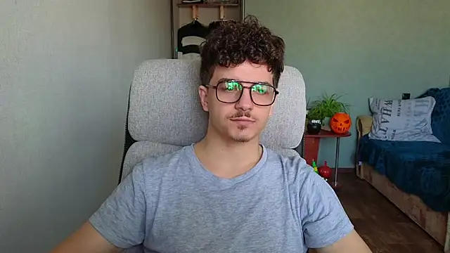 Snapshot of Remy_Miles chatting on November 2025 10:58:01 AM Remy Miles online show from November 2025 10:58:01 AM