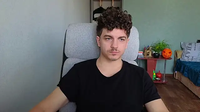 Snapshot of Remy_Miles chatting on November 2025 08:46:02 AM Remy Miles online show from November 2025 08:46:02 AM