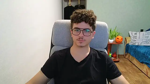 Snapshot of Remy_Miles chatting on November 2025 01:33:02 PM Remy Miles online show from November 2025 01:33:02 PM