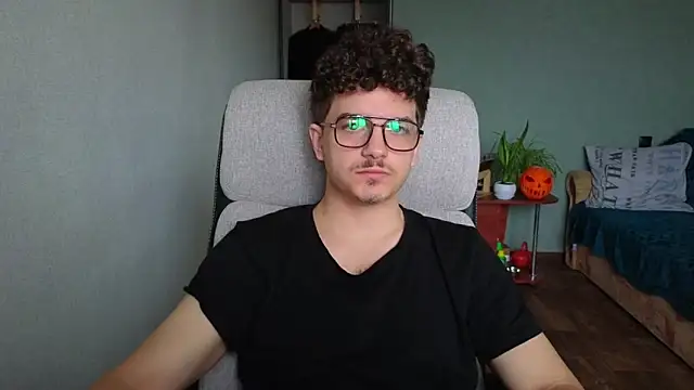 Snapshot of Remy_Miles chatting on November 2025 09:09:02 AM Remy Miles online show from November 2025 09:09:02 AM